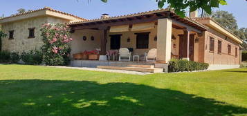 Chalet en Villamayor