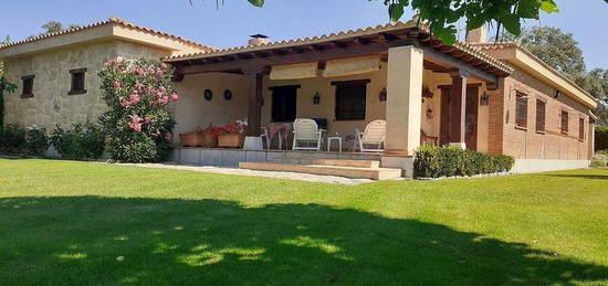 Chalet en Villamayor