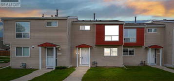 36, 5425 Pensacola Crescent SE, Calgary, Alberta 