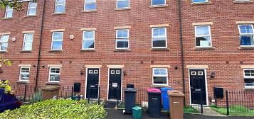 Town house to rent in Bowfell Close, Manchester M28