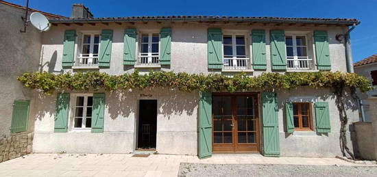 Charmante maison de 3 chambres dans un village au bord de la Boutonne