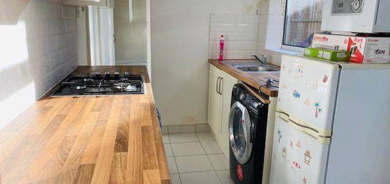 2 bed terraced house to rent