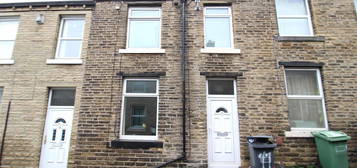 Terraced house to rent in Moss Street, Huddersfield HD4