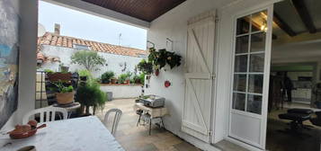 Maison, terrasse, garages