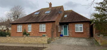 4 bedroom detached bungalow to rent