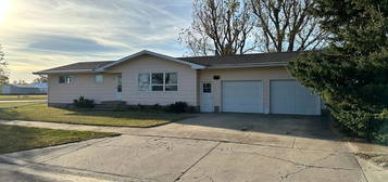 530 Harvey Ave, Harvey, ND 58341