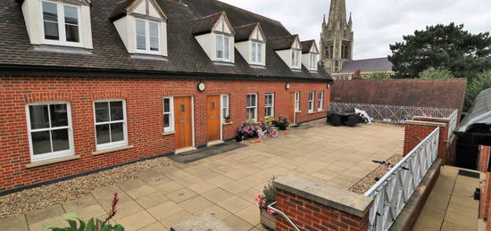 Flat to rent in High Street, Dorking RH4