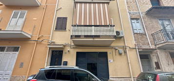 Casa indipendente a Partinico, Via L. Pirandello