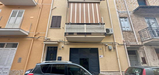 Casa indipendente a Partinico, Via L. Pirandello