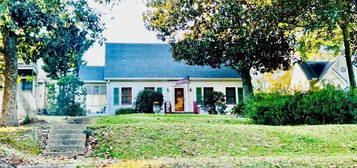 1323 Hill Dr, Laurel, MS 39440