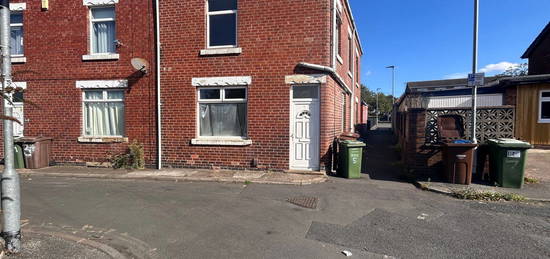 Terraced house to rent in John Street, Wakefield WF1