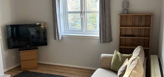 Flat to rent in Tytler Gardens, Abbeyhill, Edinburgh EH8