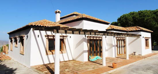 Chalet en Pinos de Alhaurín - Periferia, Alhaurín de la Torre