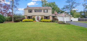 3 Harmon Ct, Stony Brook, NY 11790