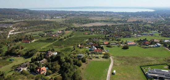 Eladó balatoni panorámás családi ház Cserszegtomajon