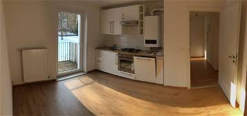 Modernisierte Wohnung mit Einbauküche und Balkon in Uninähe