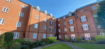 Flat to rent in Britannia Road, Banbury, Oxon OX16