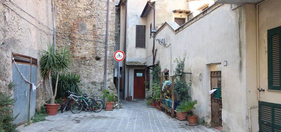 Trilocale in vendita in via del Campanile, 1