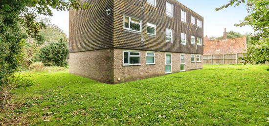 2 bedroom ground floor flat for sale