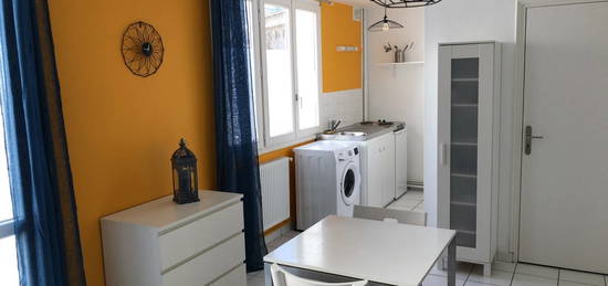 Studio meublé  à louer, 1 pièce, 27 m², Parking