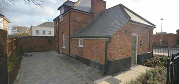 2 bedroom detached house