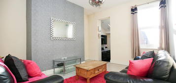 3 bed flat to rent