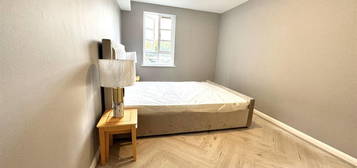 Flat for sale in Mile End Road, Mile End, London E1