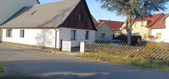 Vermieten kleines Häuschen mit Garten