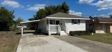 2215 Newton St, Gretna, LA 70053