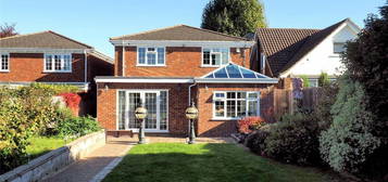 5 bedroom detached house