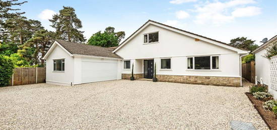 5 bedroom detached house