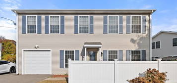 14 Chesterfield Ct, Milford, CT 06460