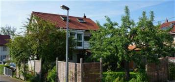 Attraktive 2,5-Zi-Wohnung im EG mit Einbauküche,  Tageslichtbad und Terrasse in Metzingen