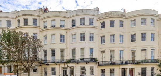 Flat to rent in Brunswick Place, Hove, East Sussex BN3