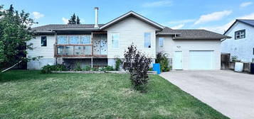 4715 S Lake St, Alix, AB T0C 0B0