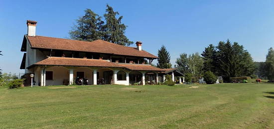 Casale/cascina in vendita in via Ghevio