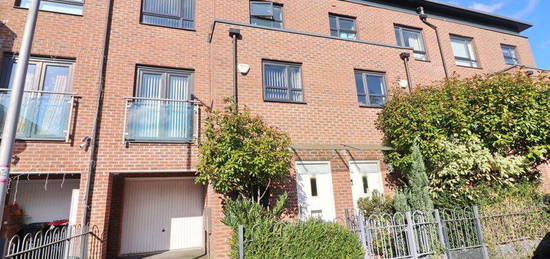 Town house for sale in Kempster Gardens, Salford M7