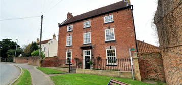 6 bedroom link detached house for sale