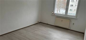 Helle drei Zimmer Wohnung zu vermieten in Lauta-Sachsen. 400, €