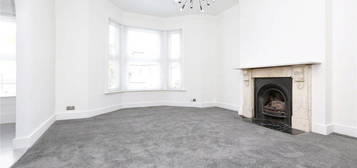 Flat for sale in Stapleton Hall Road, London N4