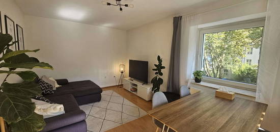 Provisionsfreie renovierte 2-Zimmer-Wohnung mit Balkon und Küche / WG geeignet