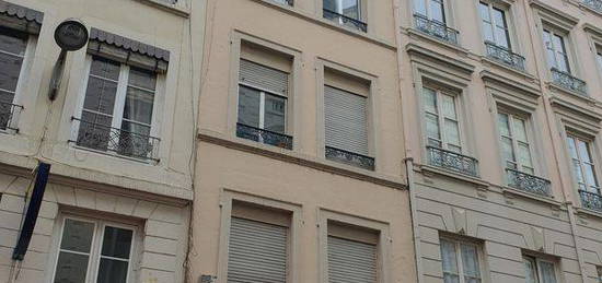 Studio de 17 m² entièrement rénové rue Neuve Lyon2