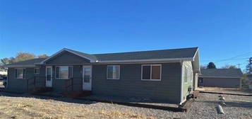 1208B Wyoming St Apt B, Cody, WY 82414