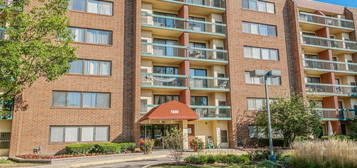 1800 Huntington Blvd #202, Hoffman Estates, IL 60169