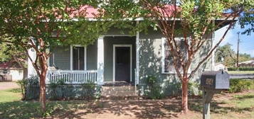 406 N Orange St, Fredericksburg, TX 78624