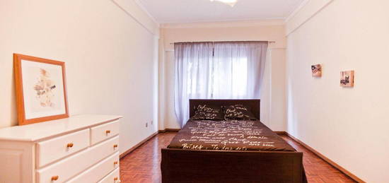 901 - Large double bedroom in Benfica