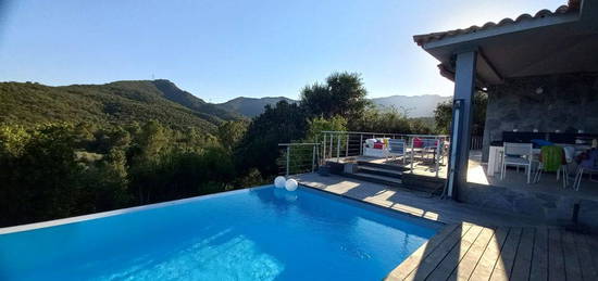 Superbe Villa - plage à pieds - piscine chauffée - meublée