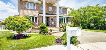 189 Philips Place, Oceanside, NY 11572