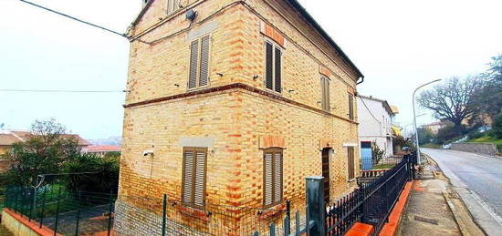 CASA SINGOLA CON GIARDINO RISTRUTTURATA ESTERNAMEN