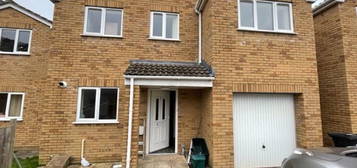 4 bedroom detached house to rent